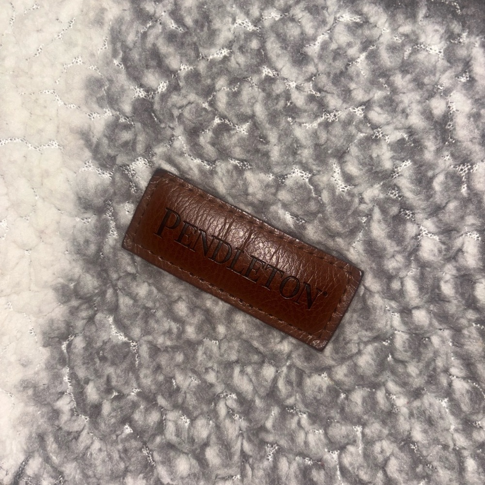 Pendleton Soft Gray and Cream Checkered Blanket - Picture 3 of 5